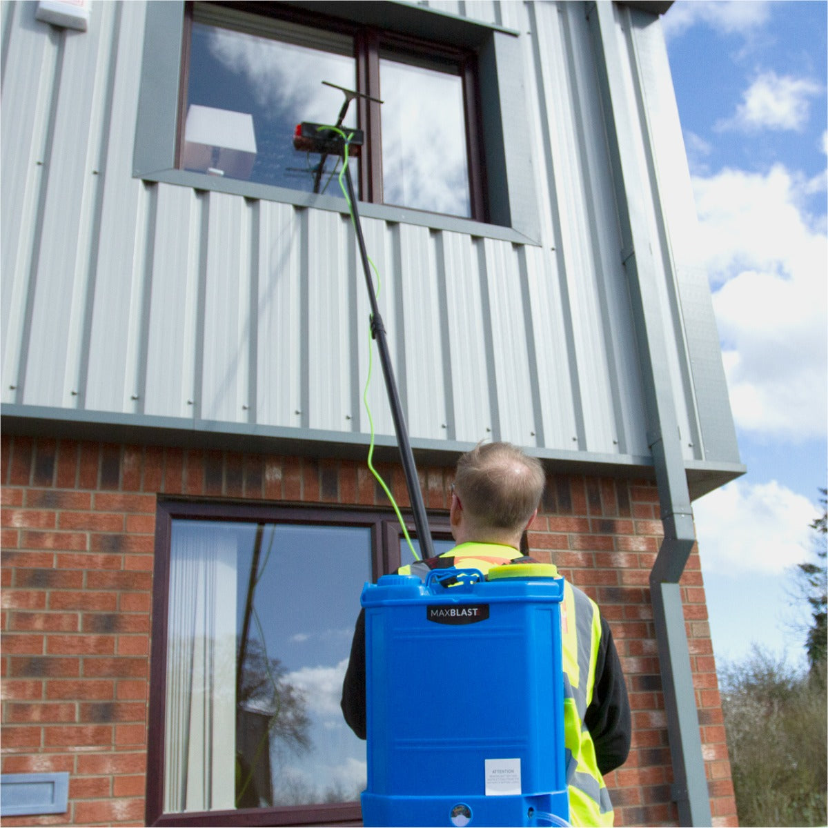 16-Liter Water-Fed Backpack System with 20-Foot Cleaning Pole