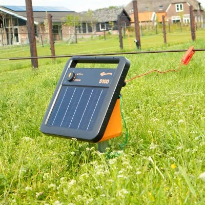 Gallagher S100 Solar Electric Fence Energiser - 1J 30km