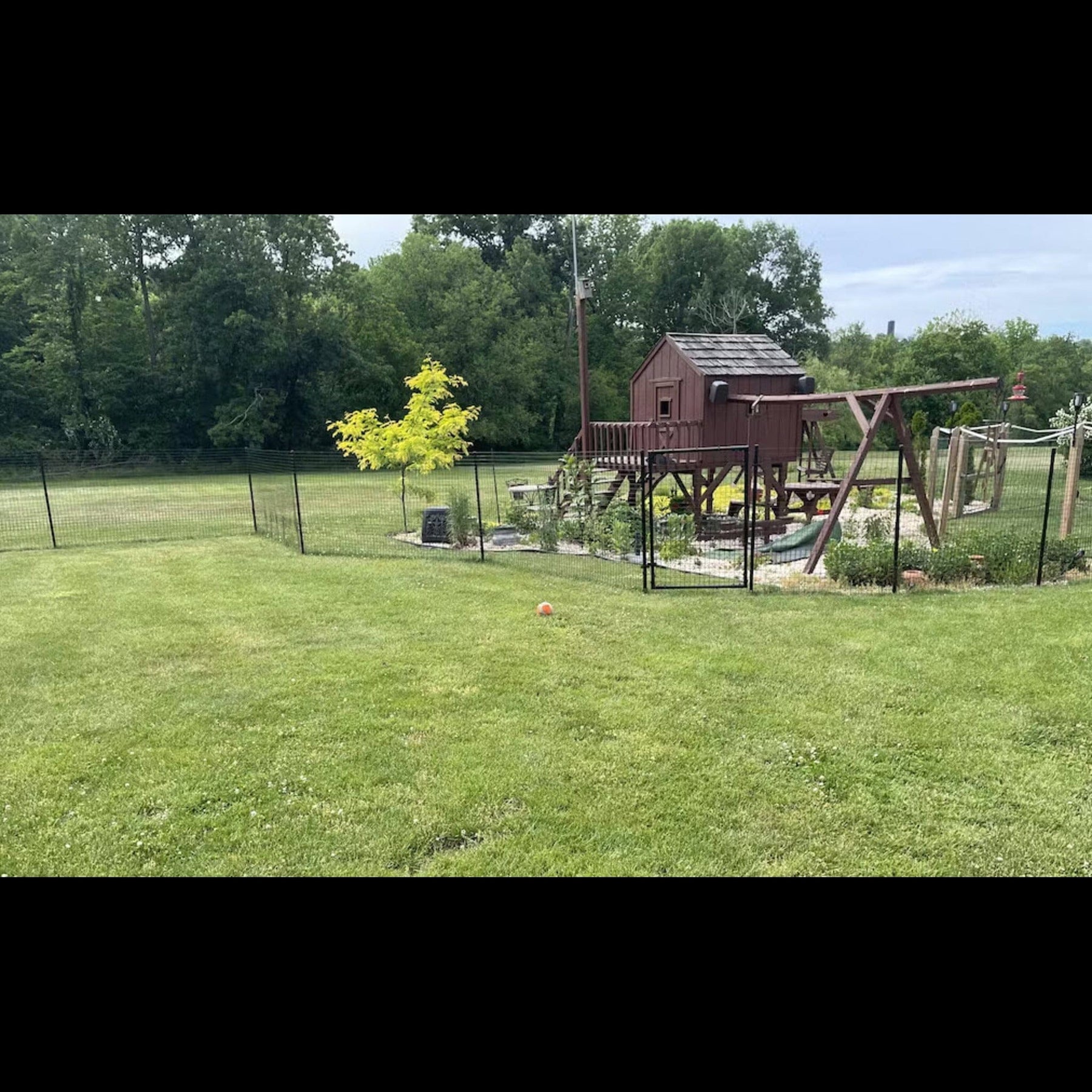Freestanding DIY Dog Fence System