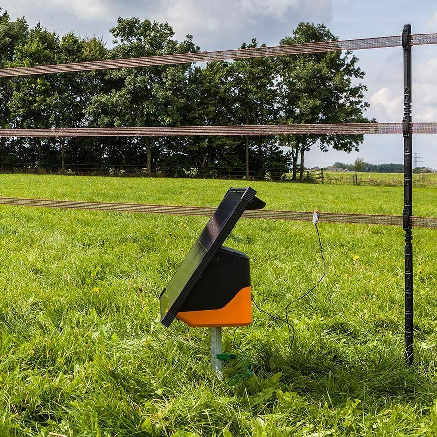 Gallagher S400 Solar Electric Fence Energiser - 4J 65km