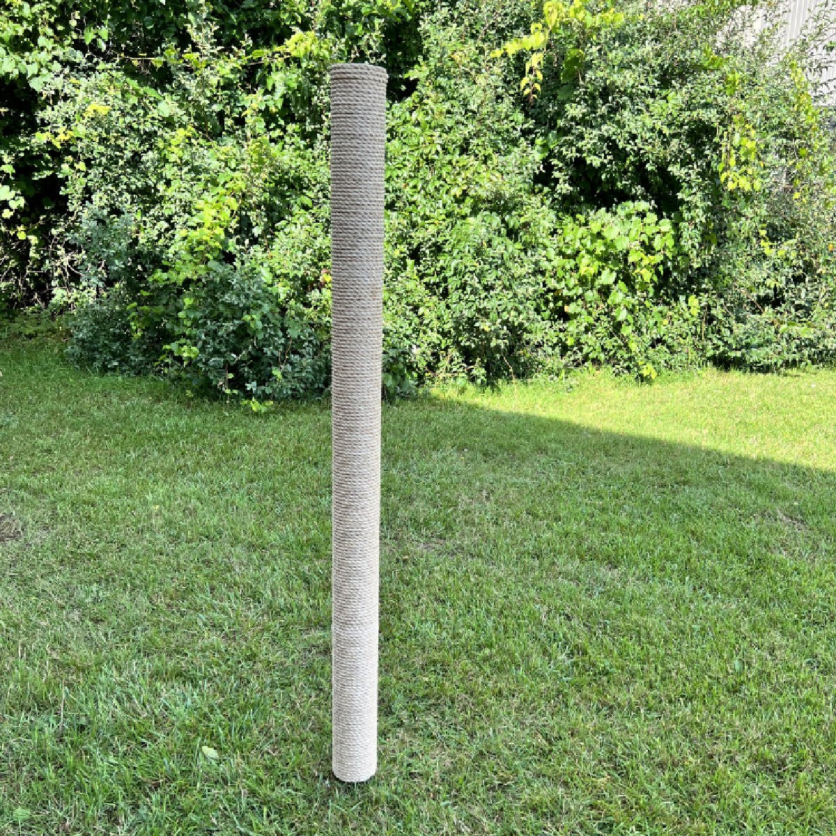 Purrfect Post: Outdoor Cat Scratching and Climbing Post