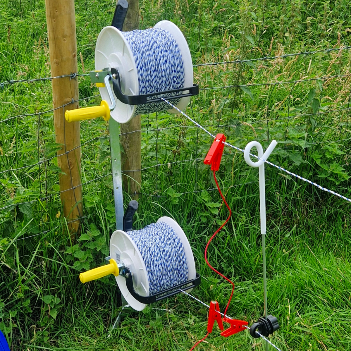 Doblit 2 Reel Fence System & Solar Energiser Kit inc. 40 Steel Pigtail Posts