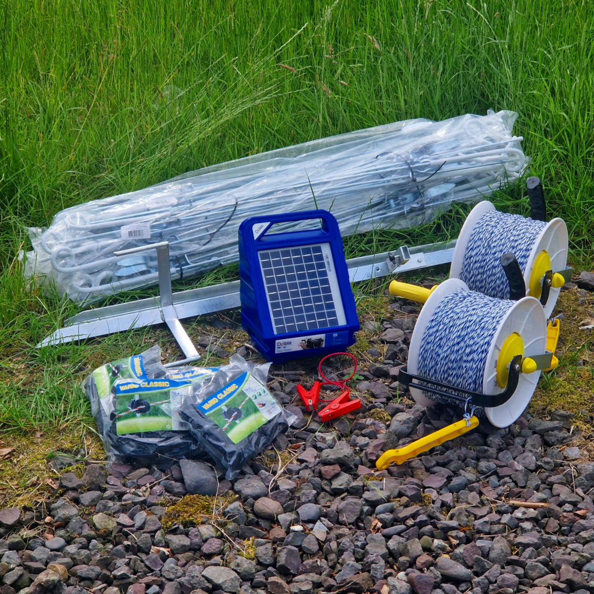 Doblit 2 Reel Fence System & Solar Energiser Kit inc. 40 Steel Pigtail Posts
