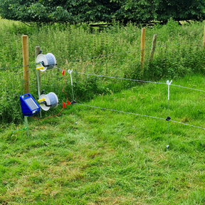 Doblit 2 Reel Fence System & Solar Energiser Kit inc. 40 Steel Pigtail Posts
