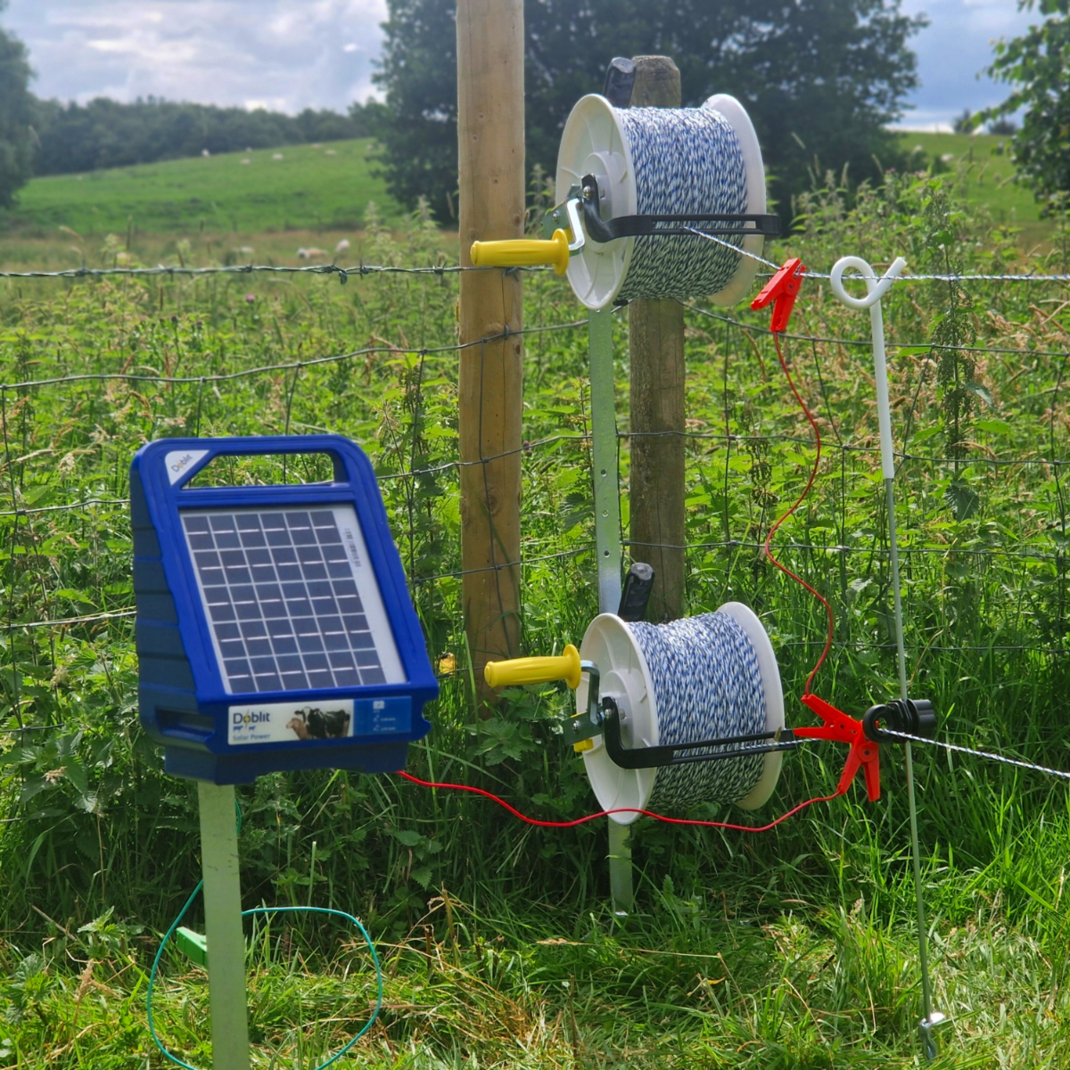 Doblit 2 Reel Fence System & Solar Energiser Kit inc. 40 Steel Pigtail Posts