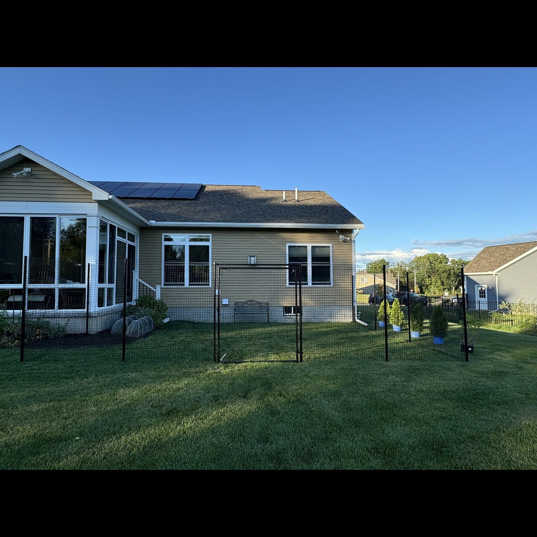 Freestanding DIY Dog Fence System