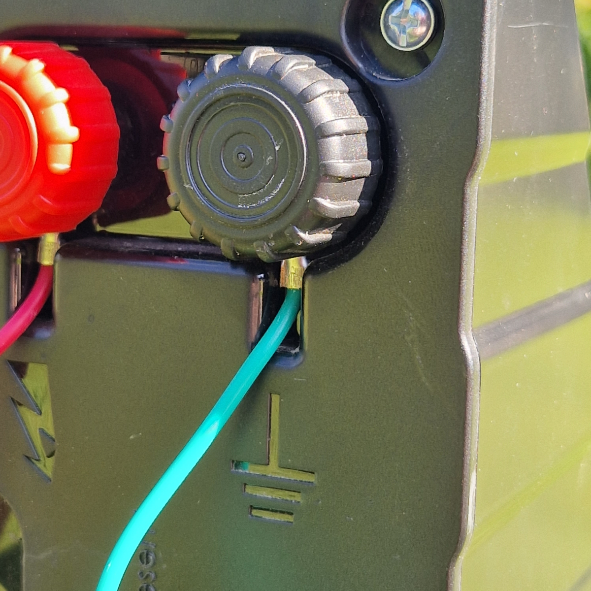 Replacement Energiser Leads Live & Earth Crocodile Clips