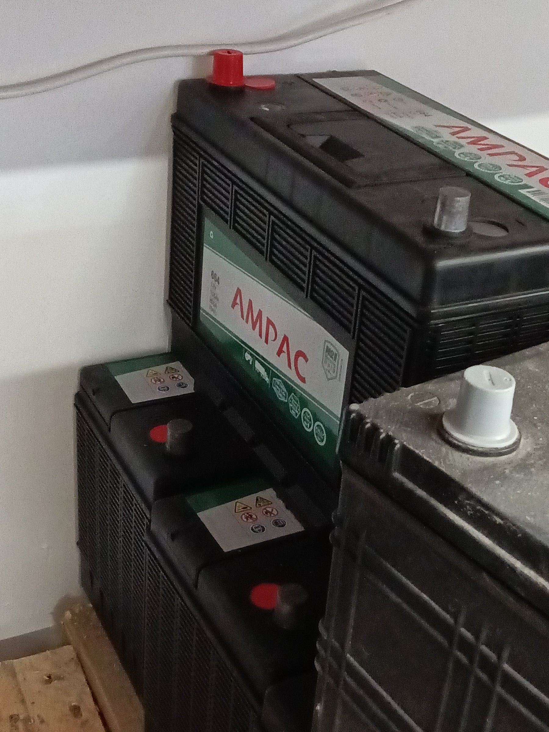 664 Amp Pac Commercial Battery 12V 105Ah 800CCA